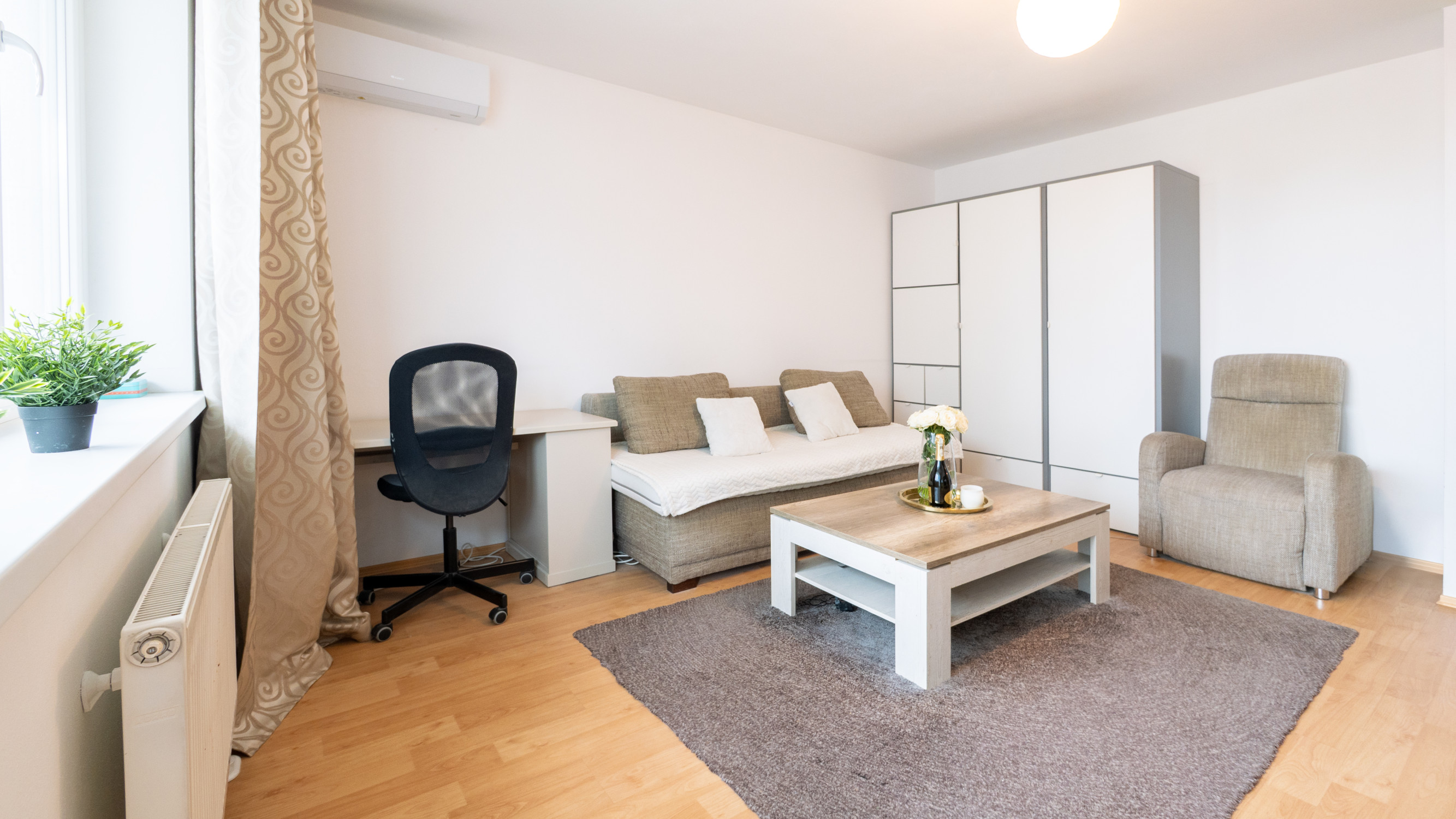 Na predaj velký 2 itbový byt v Bratislave -Petržalke , ul.Budatinska