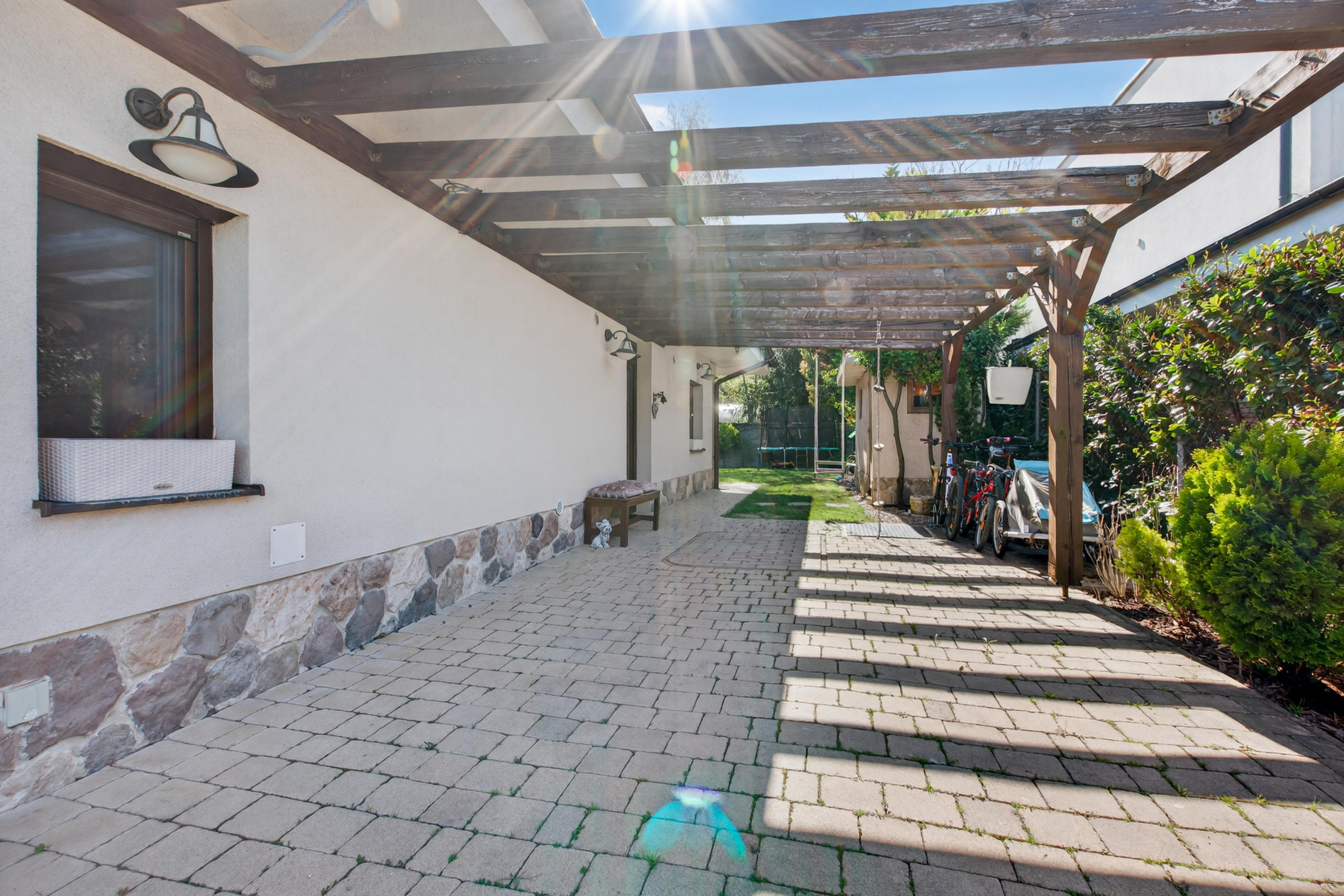 Štýlový rodinný dom vo vynikajúcej lokalite na predaj, Rovinka