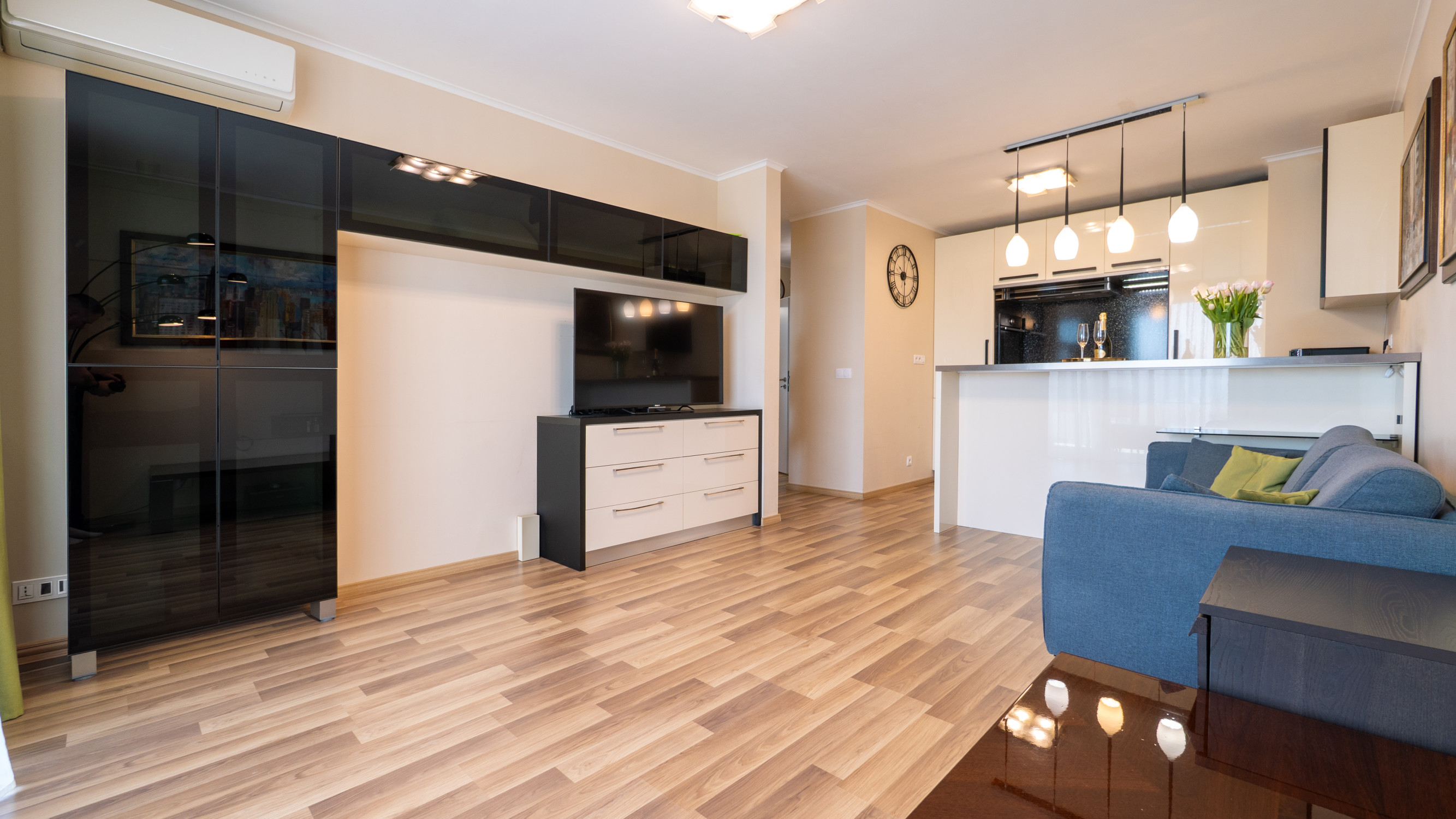 Na prenájom  velký  2 izbový byt v Bratislave v projekte -Slnečnice