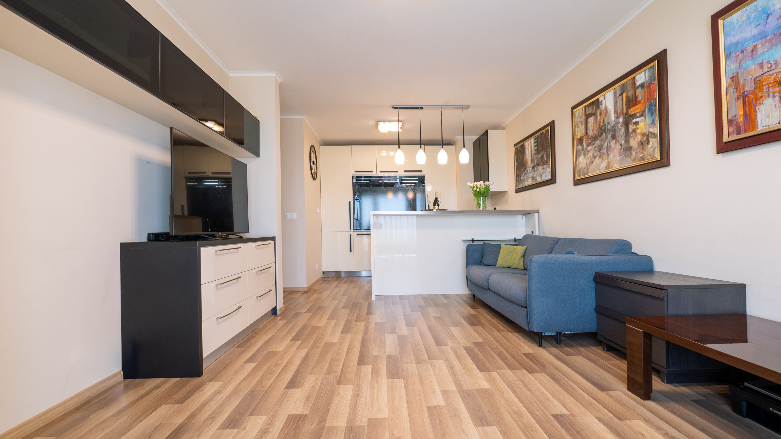 Na prenájom  velký  2 izbový byt v Bratislave v projekte -Slnečnice