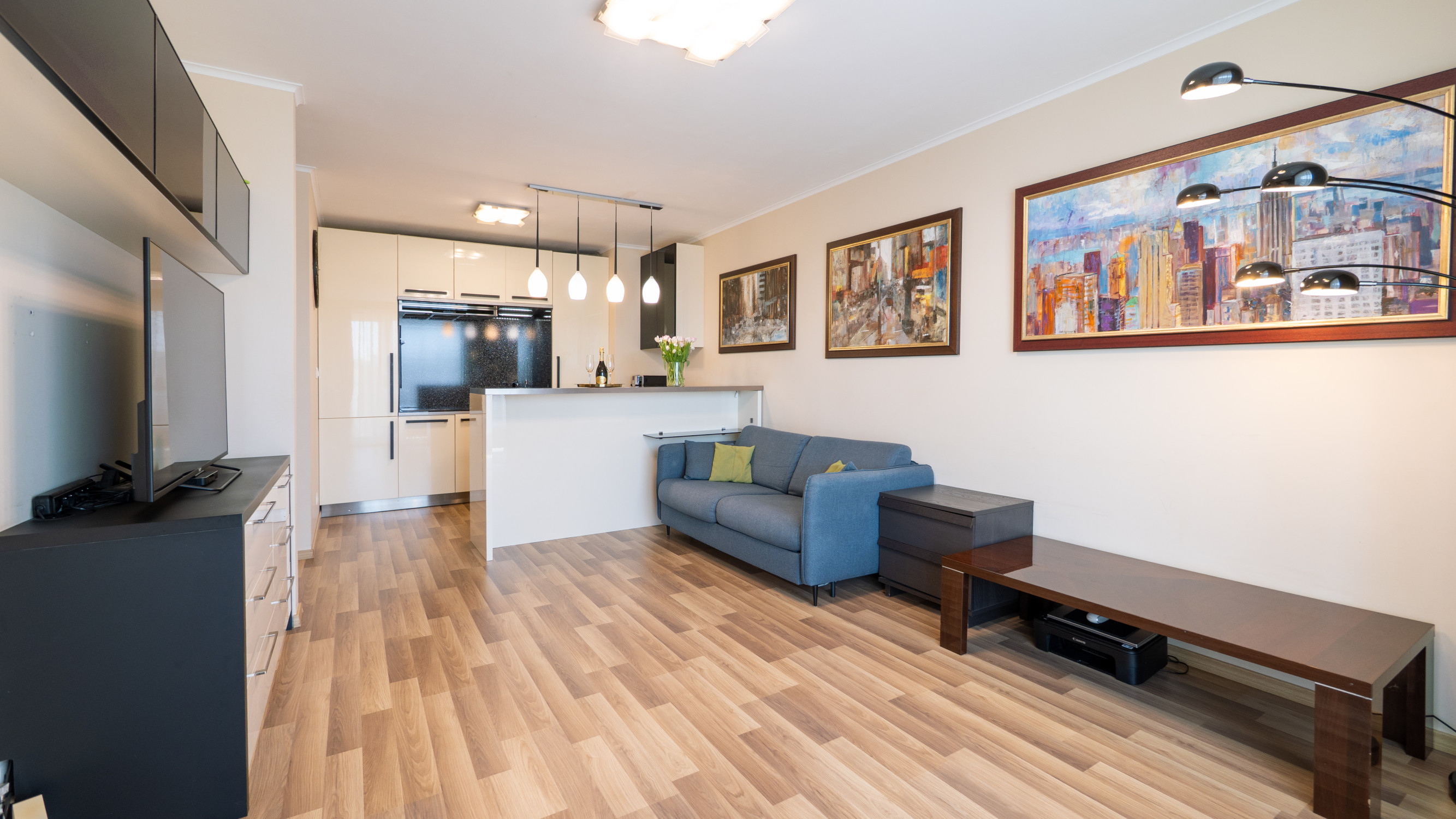 Na prenájom  velký  2 izbový byt v Bratislave v projekte -Slnečnice