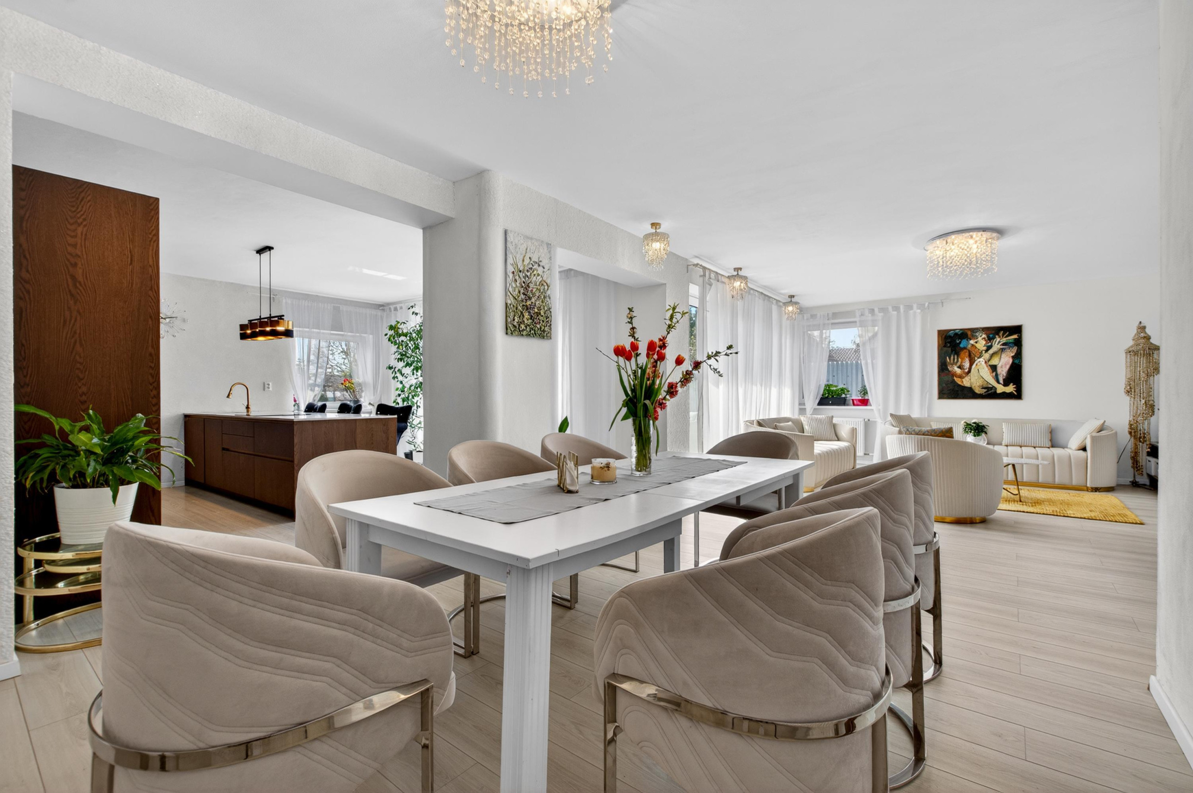 NA PREDAJ! 8 izbový dvojgeneračný poschodový rodinný dom v Tomášove