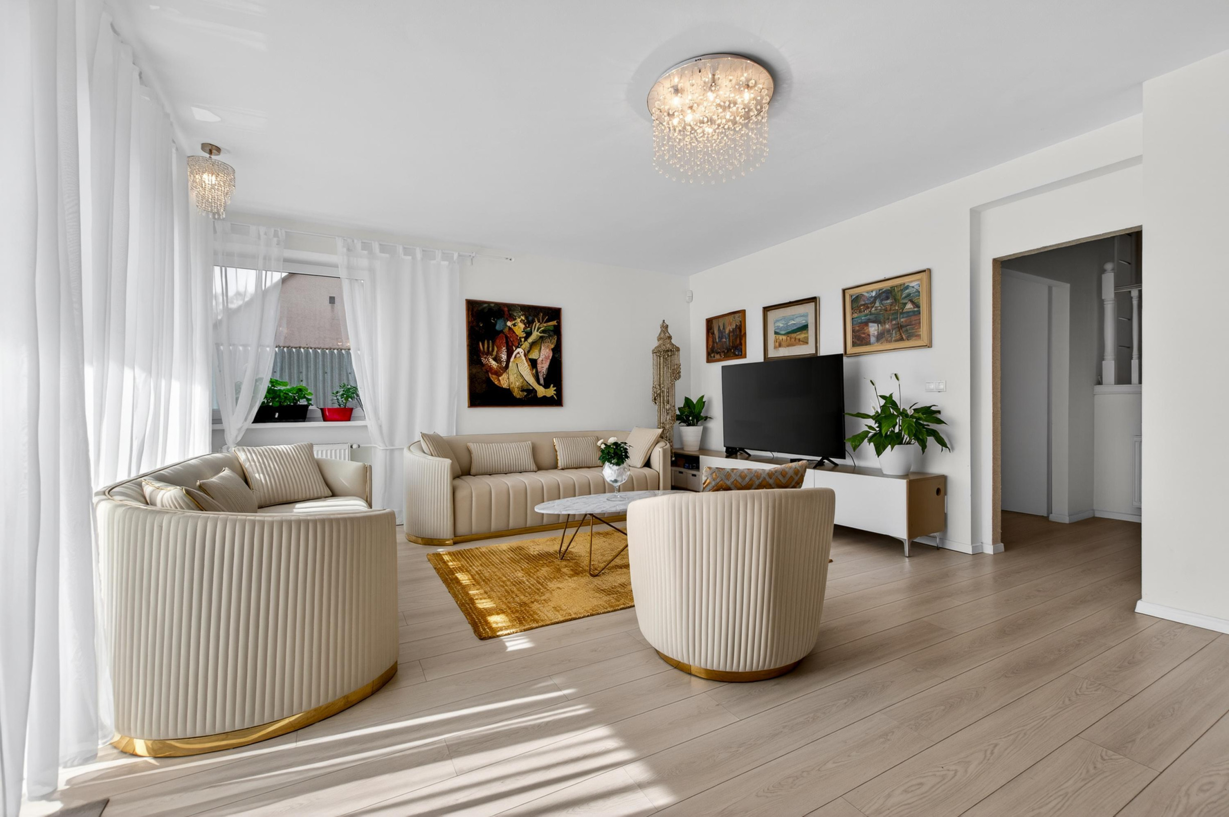 NA PREDAJ! 8 izbový dvojgeneračný poschodový rodinný dom v Tomášove