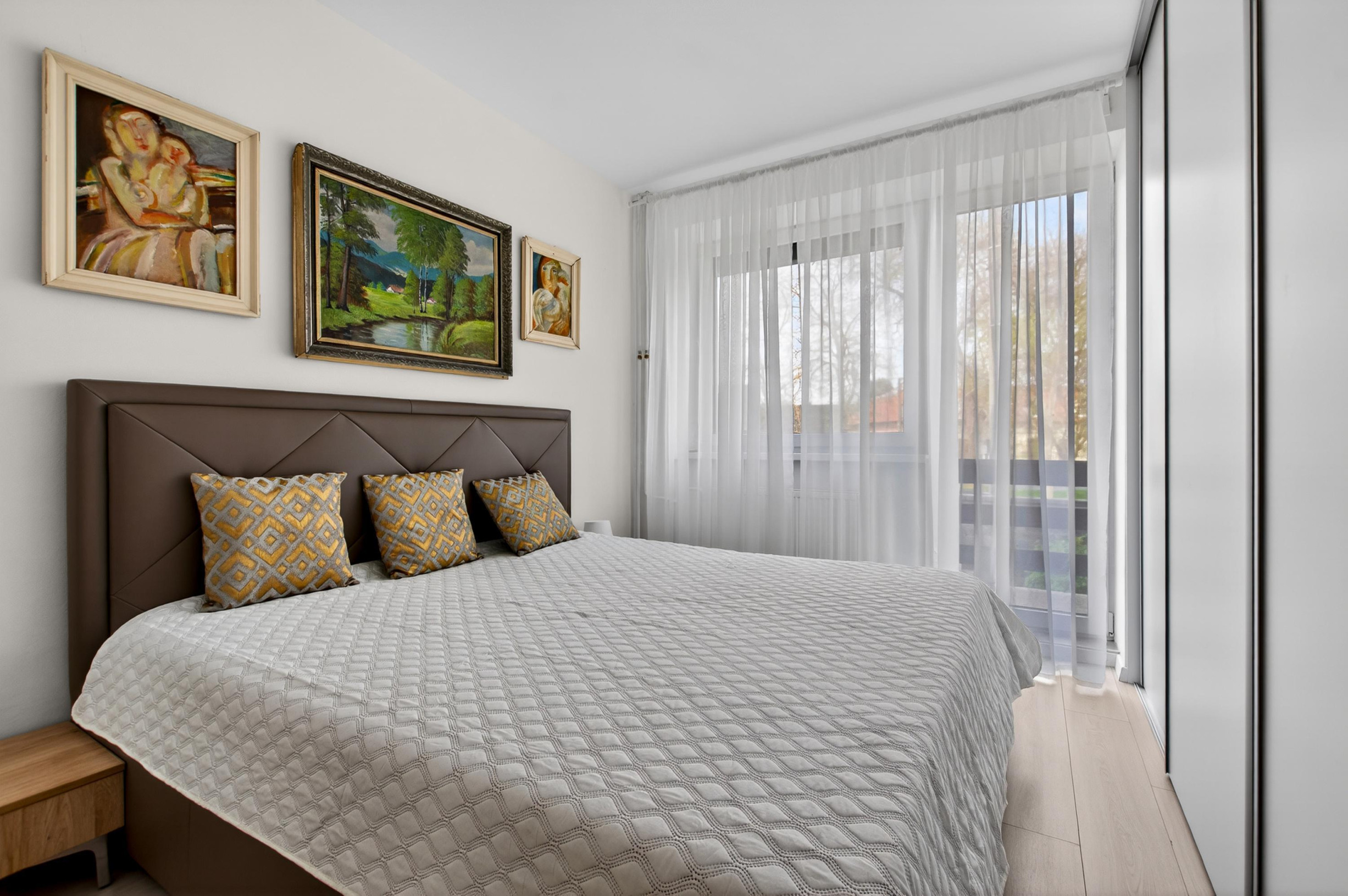 NA PREDAJ! 8 izbový dvojgeneračný poschodový rodinný dom v Tomášove