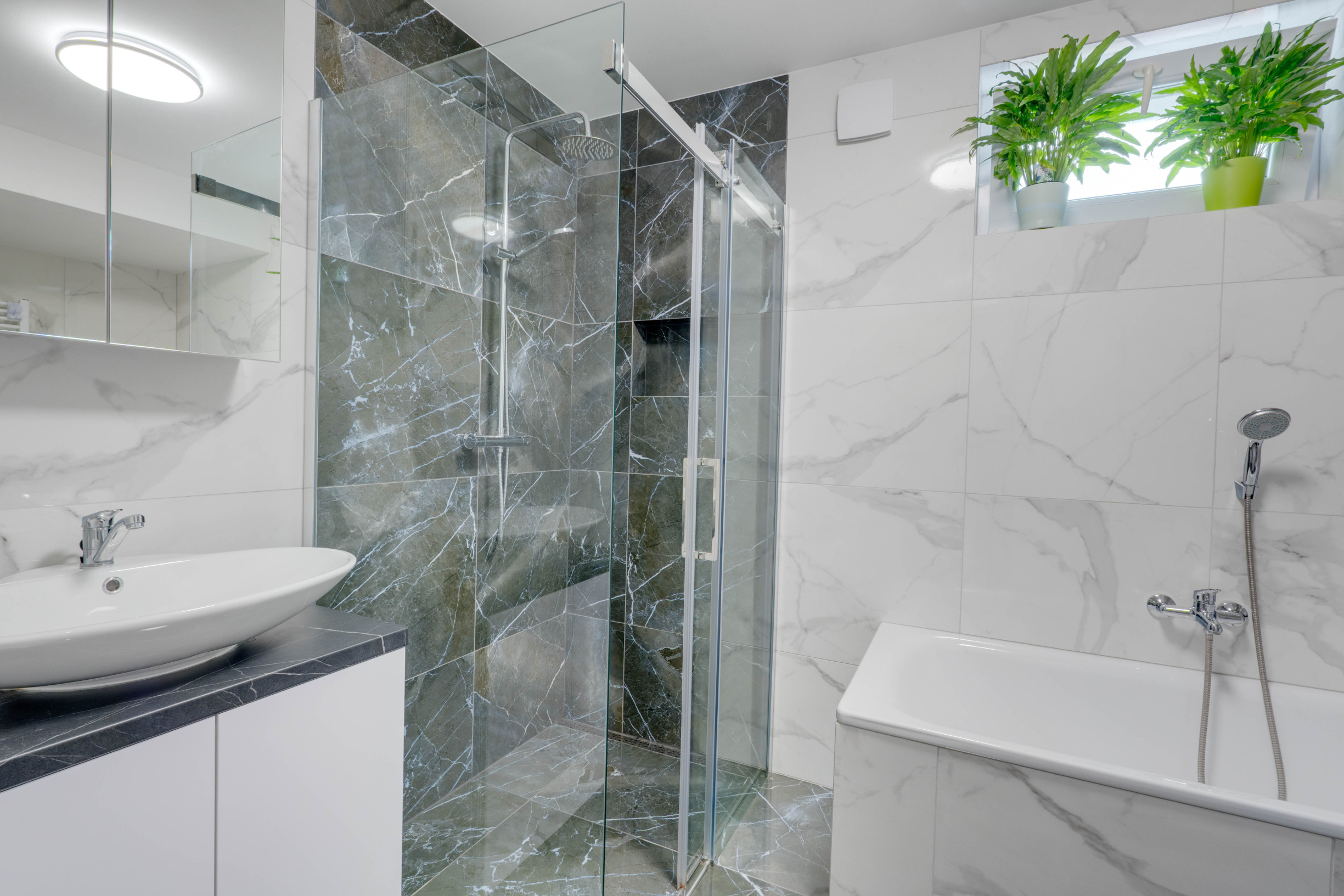 HRUBÁ BORŠA, OKR. SENEC - NA PREDAJ 4 izbový byt s vlastným kúrením a garážou.