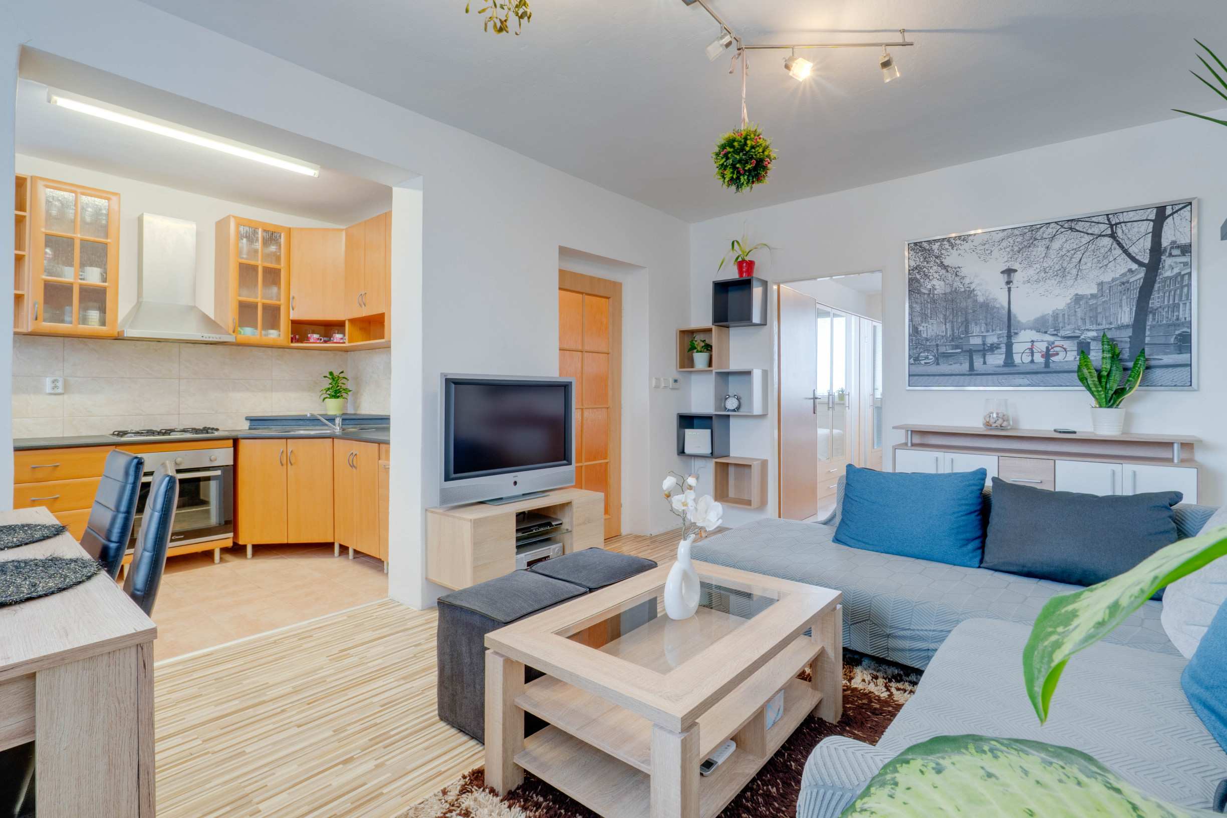 HRUBÁ BORŠA, OKR. SENEC - NA PREDAJ 4 izbový byt s vlastným kúrením a garážou.