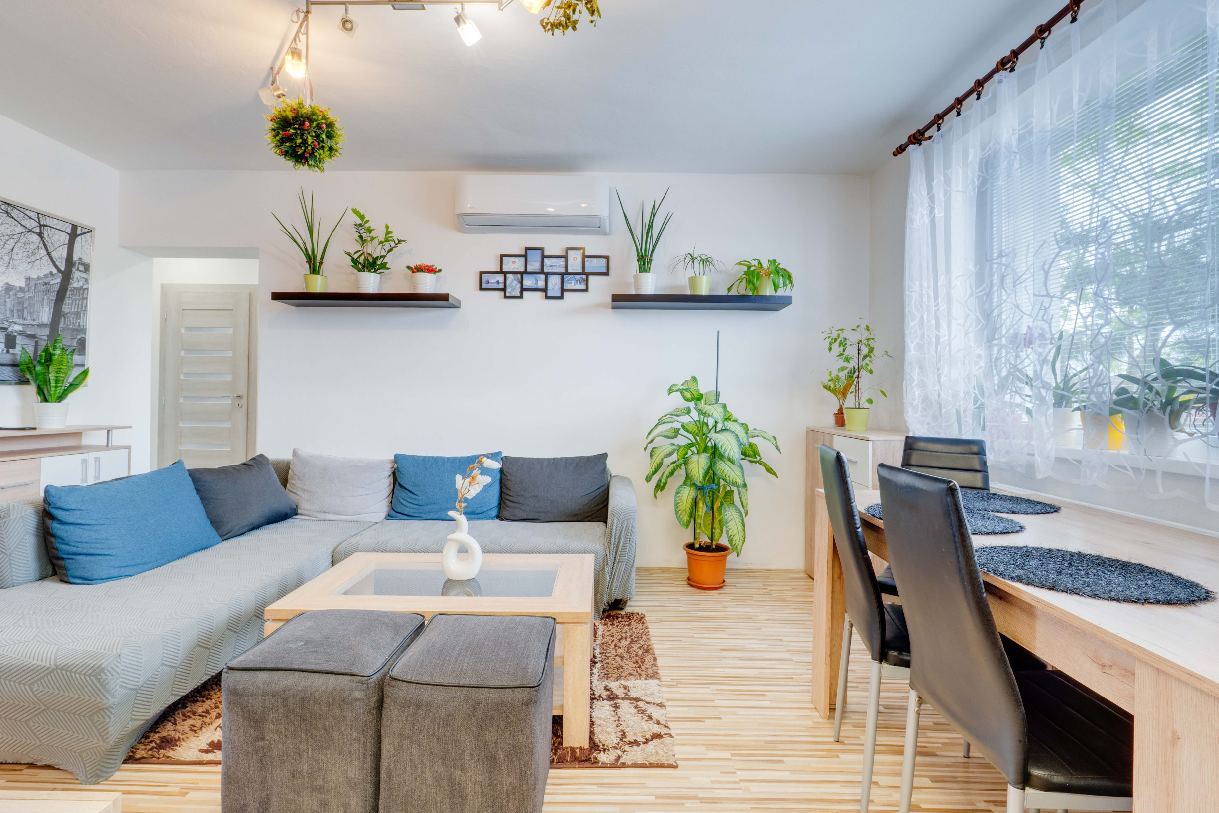 HRUBÁ BORŠA, OKR. SENEC - NA PREDAJ 4 izbový byt s vlastným kúrením a garážou.