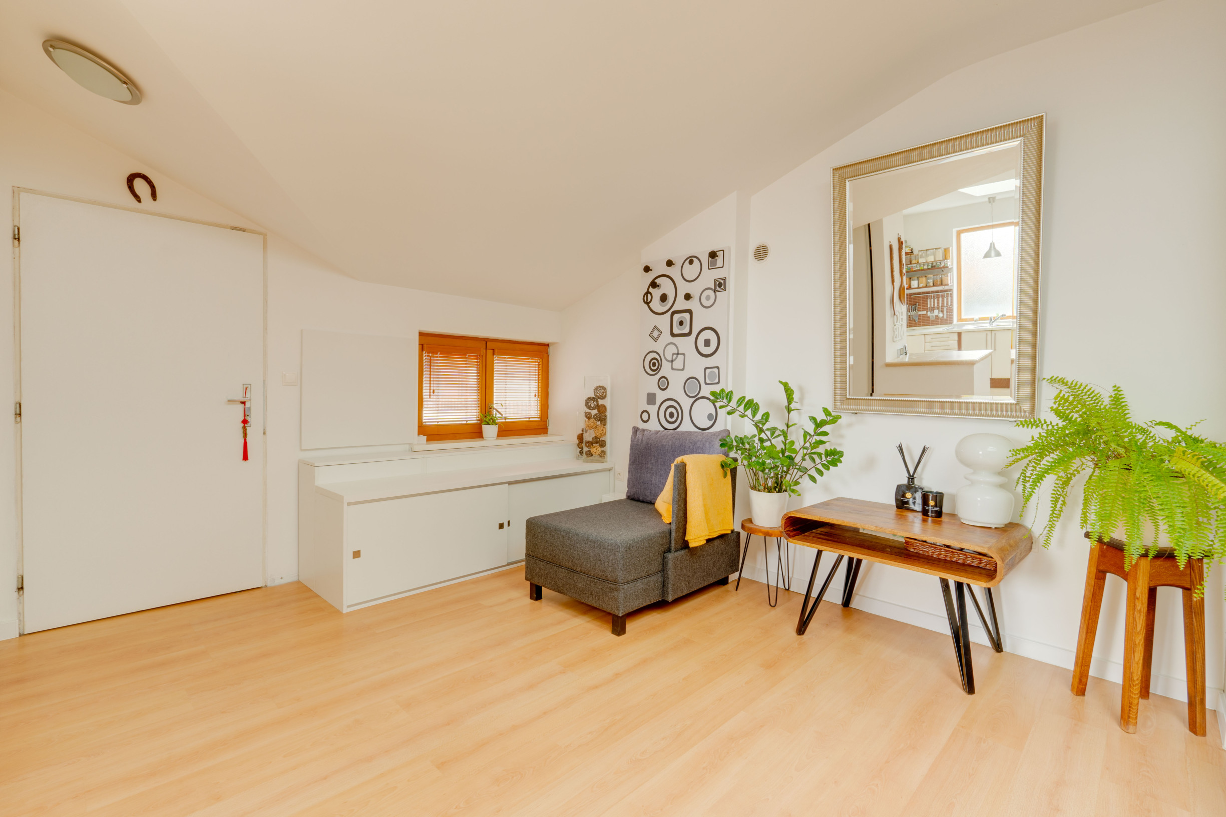 SENEC – NA PREDAJ EXKLUZÍVNY 3 + 1 PODKROVNÝ  BYT  – JEDINEČNÝ PRIESTOR NA PEŠEJ ZÓNE.