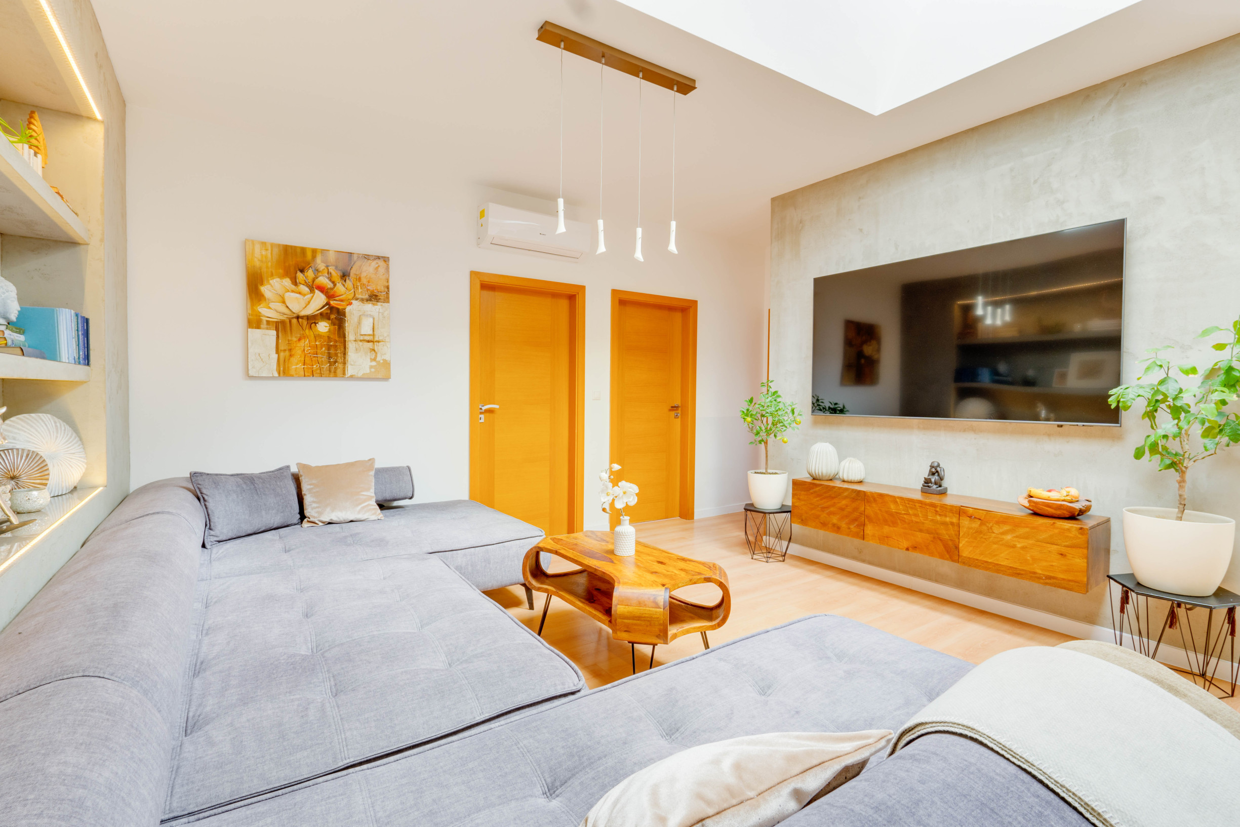 SENEC – NA PREDAJ EXKLUZÍVNY 3 + 1 PODKROVNÝ  BYT  – JEDINEČNÝ PRIESTOR NA PEŠEJ ZÓNE.