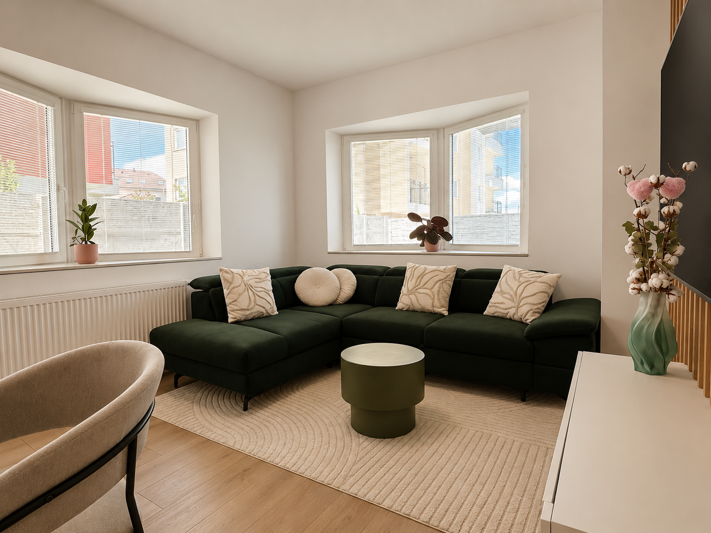 Na predaj moderný 2-izbový byt so záhradou a vlastným parkovacím miestom v tichej lokalite širšieho centra mesta Senec