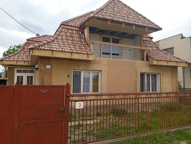 Na predaj 4-izbový rodinný dom v centre Hurbanova