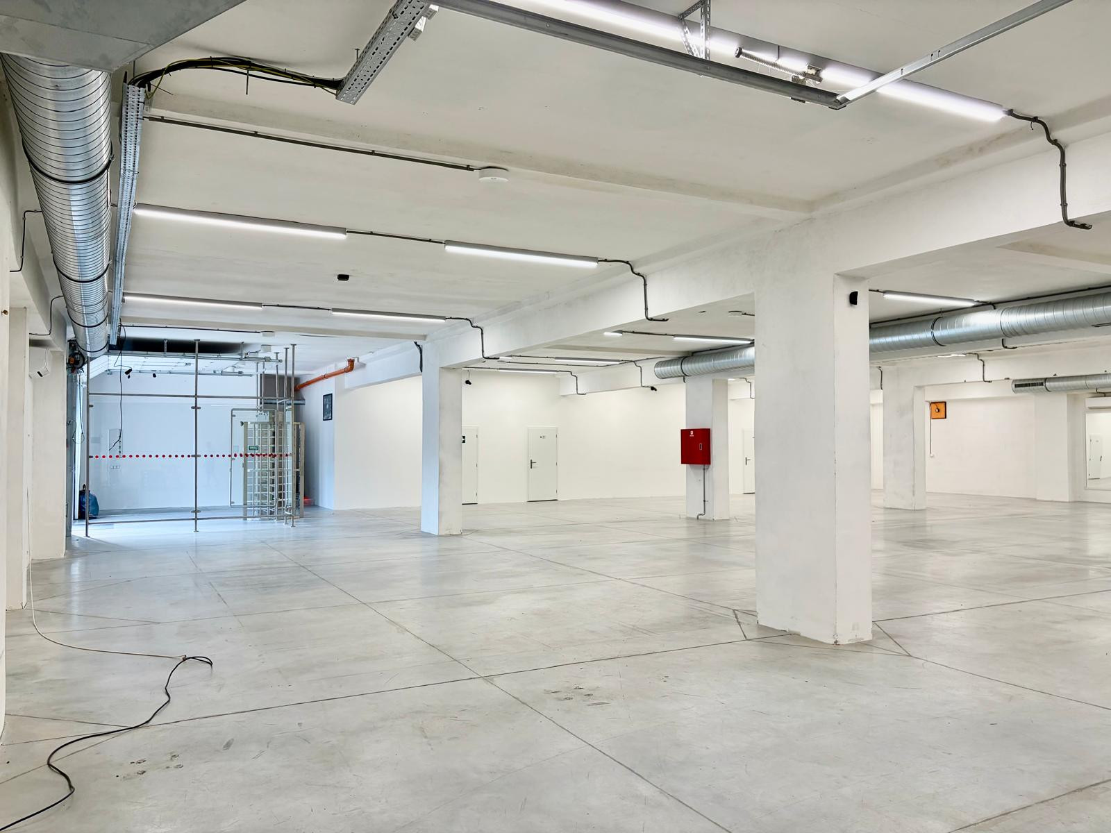 Na prenájom výrobno-skladový priestor  v Bratislave. - 930m2 - BRATISLAVA III. - Kramáre