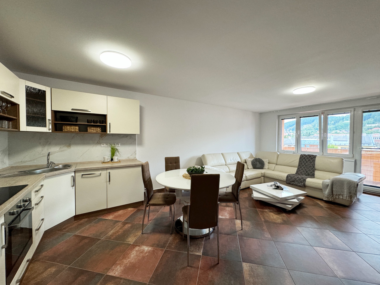 Na prenájom 3-izbový byt s balkónom Kysuckom Novom Meste