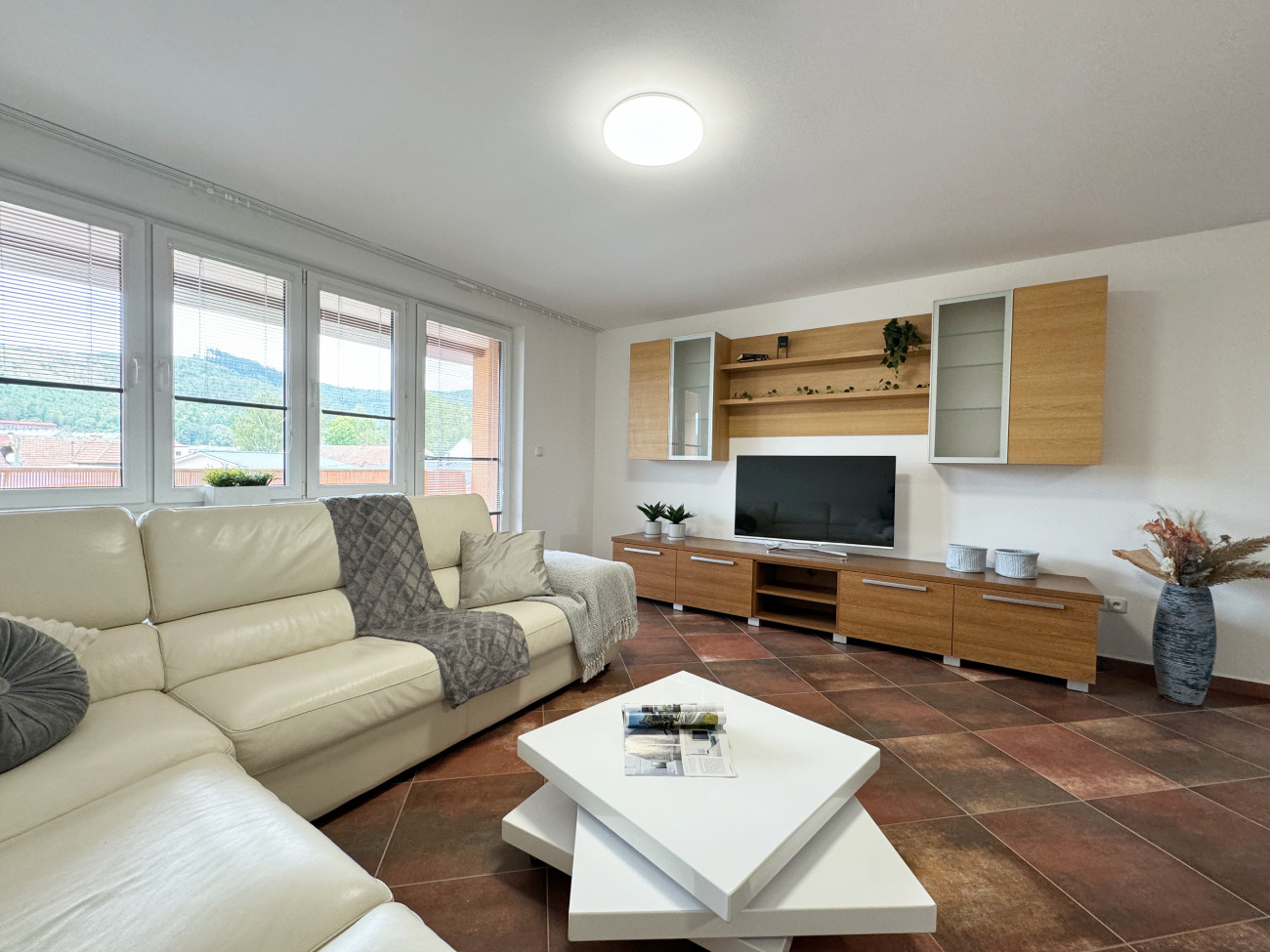 Na prenájom 3-izbový byt s balkónom Kysuckom Novom Meste