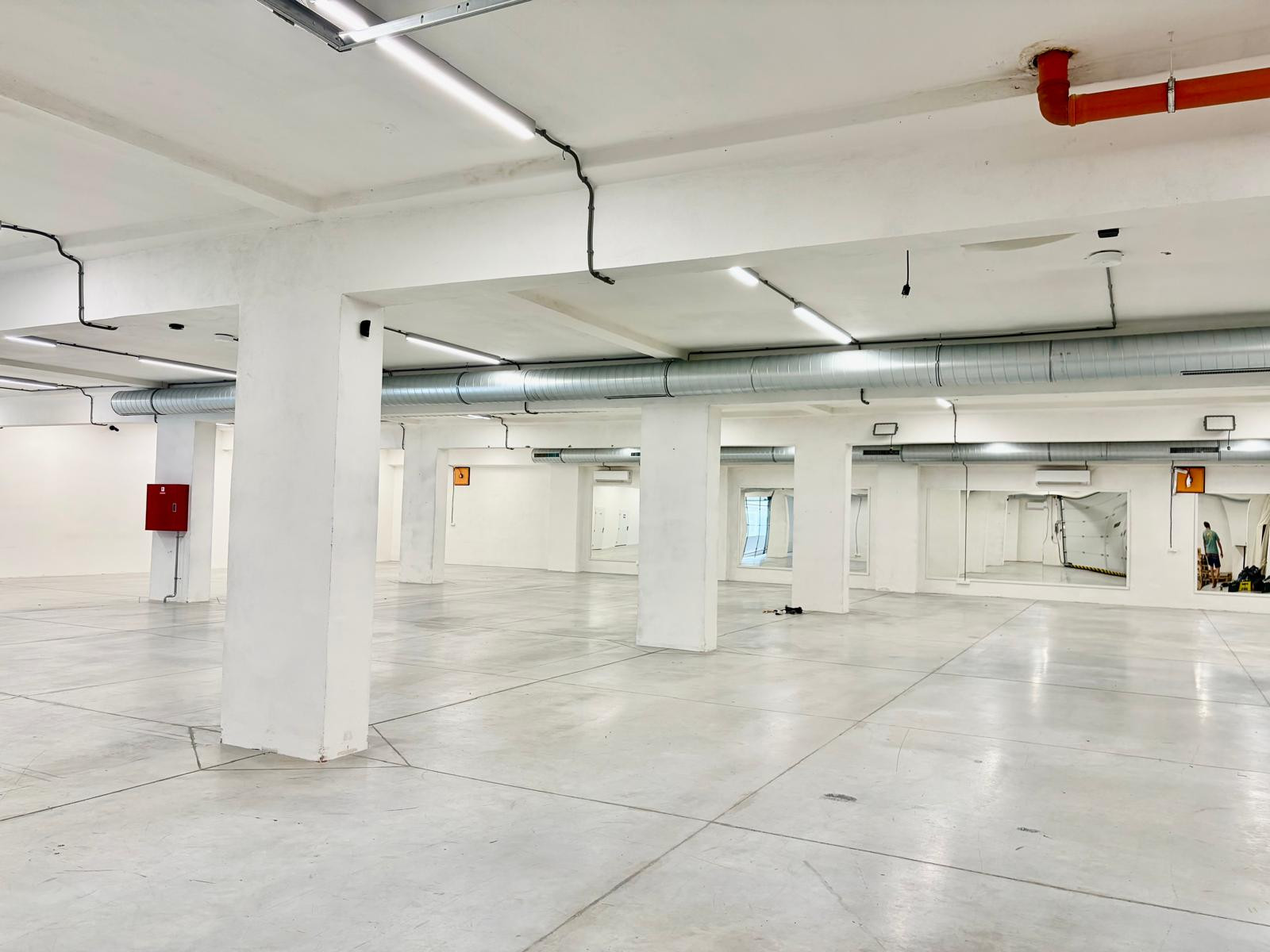 Na prenájom  priestor  v Bratislave. - 930m2 - BRATISLAVA III. - Kramáre