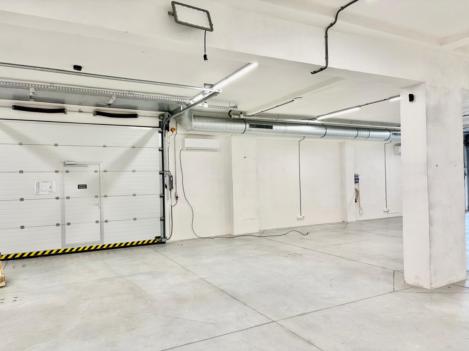 Na prenájom  priestor  v Bratislave. - 930m2 - BRATISLAVA III. - Kramáre