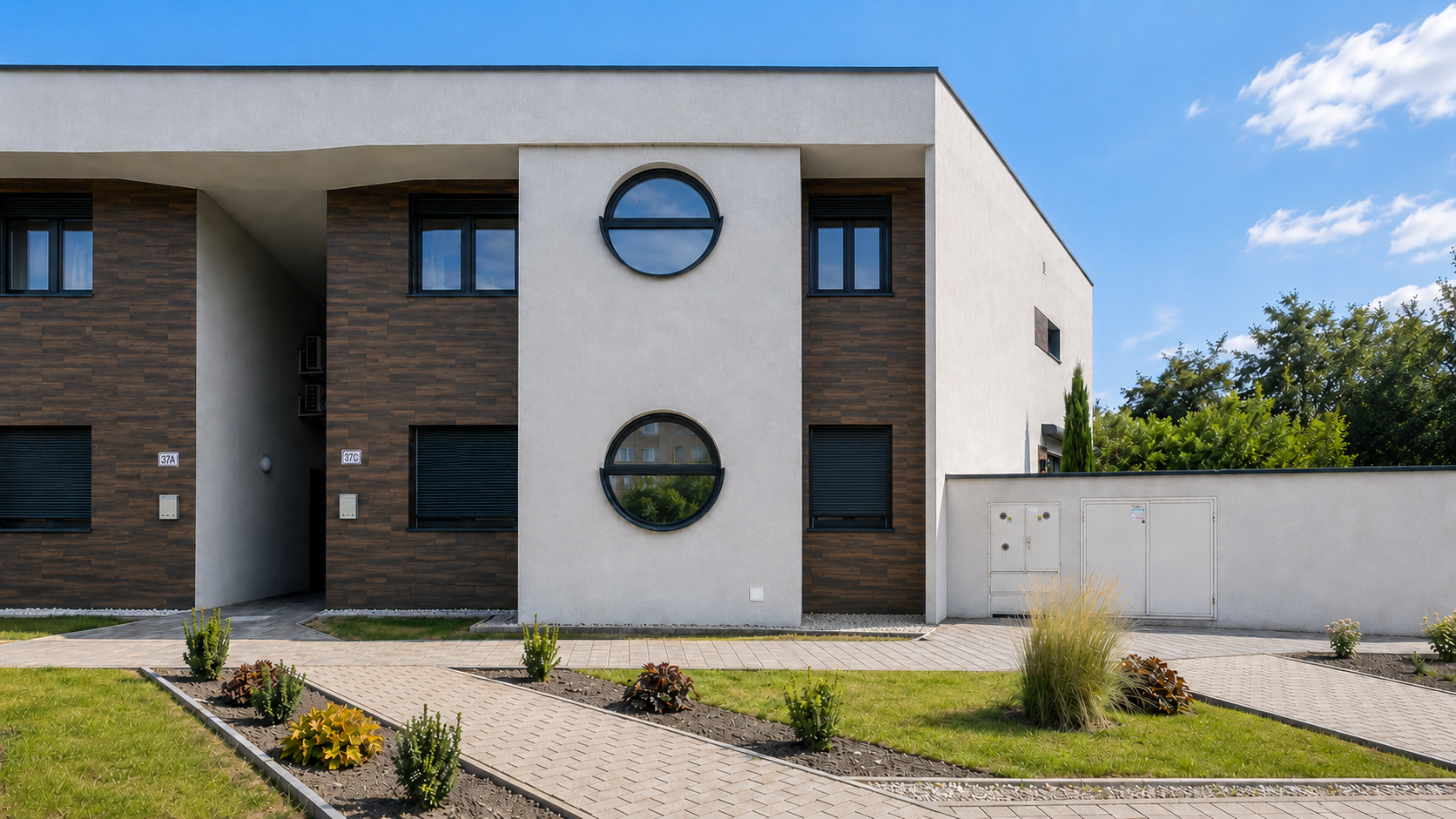 Na predaj výnimočný 3-izbový byt s 94 m² predzáhradkou, parkovaním a možnosťou dvoch garáží v Dunajskej Strede