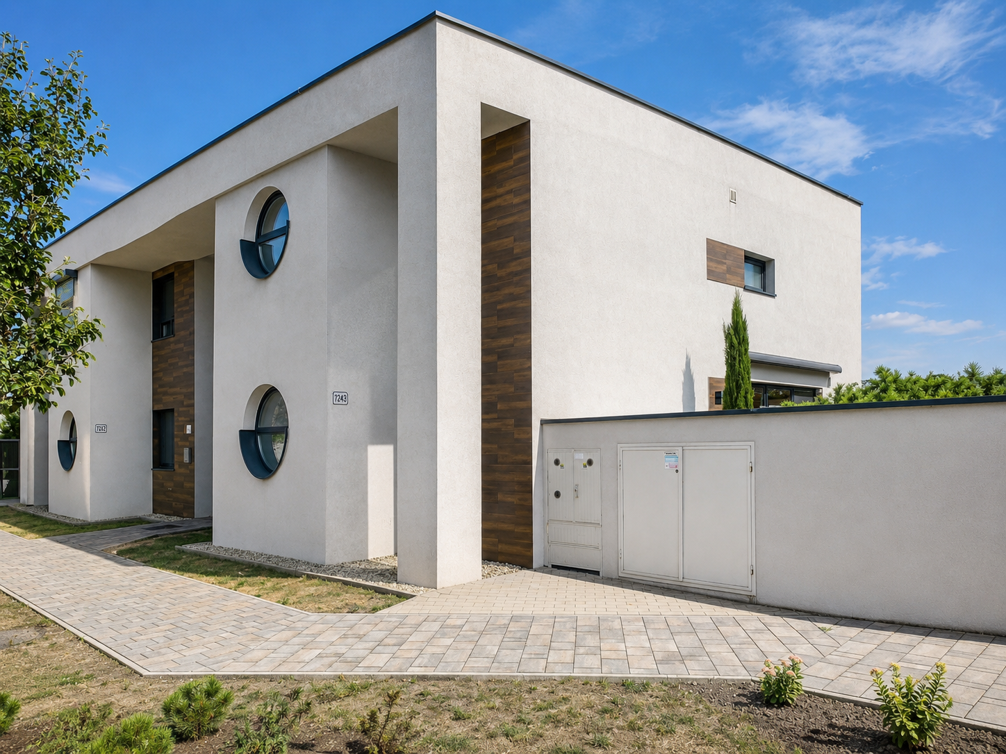 Na predaj výnimočný 3-izbový byt s 94 m² predzáhradkou, parkovaním a možnosťou dvoch garáží v Dunajskej Strede