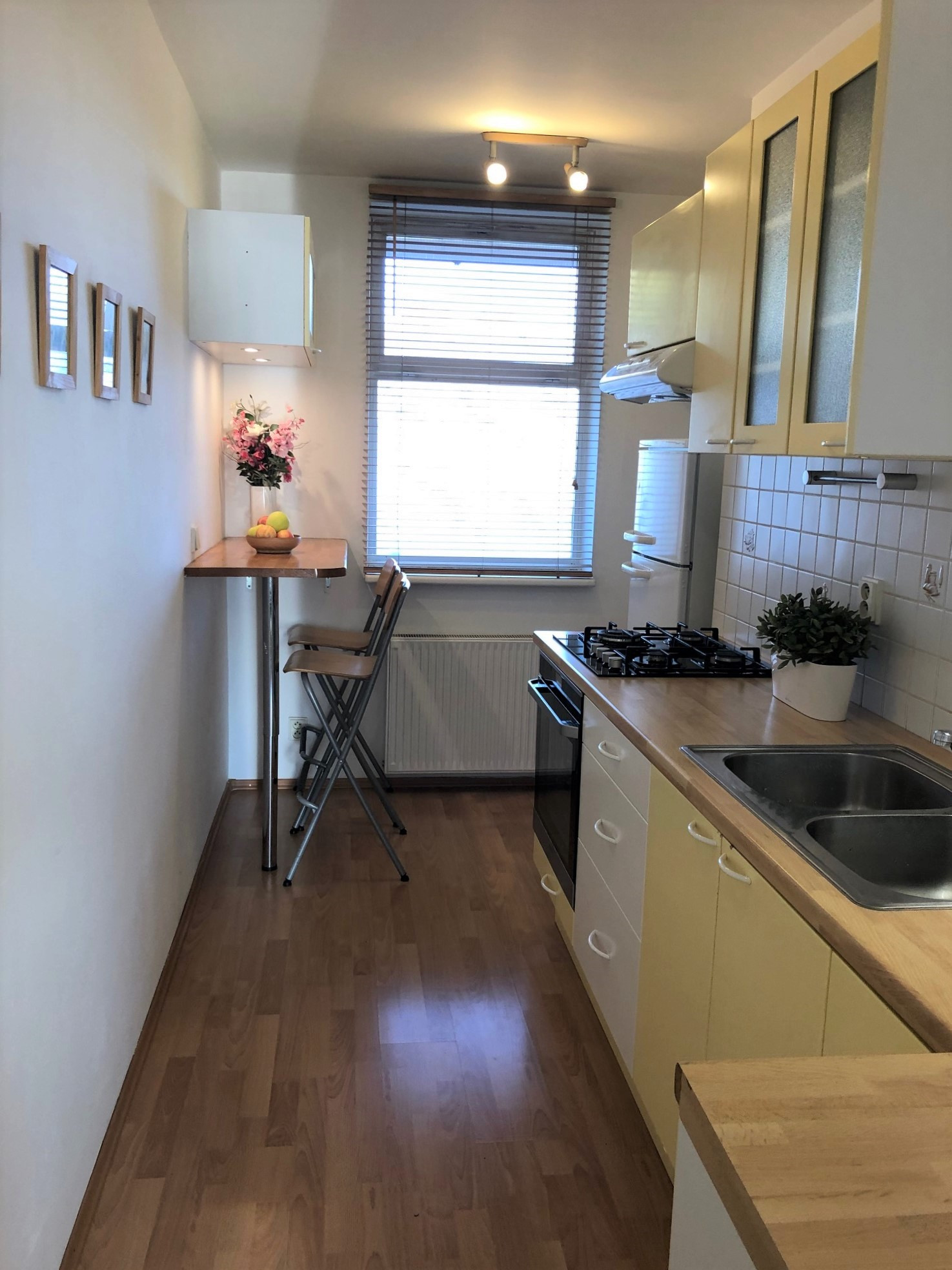 Na PRENÁJOM slnečný 1 izbový byt (44 m2) s veľkým  balkónom, Bratislava Petržalka