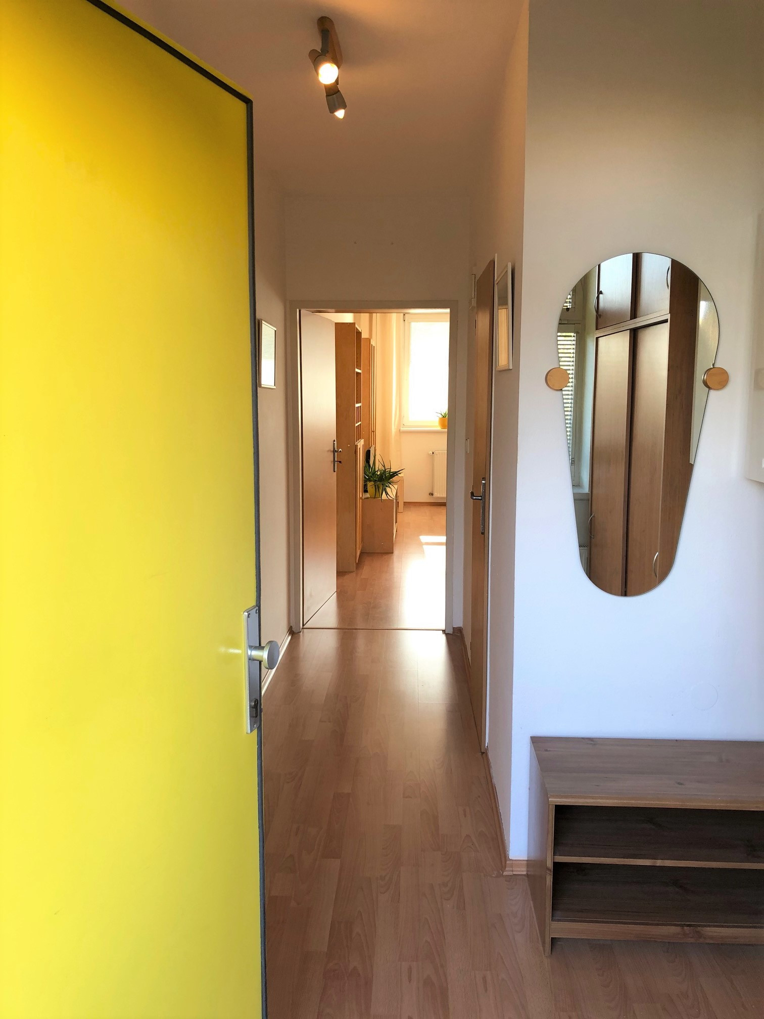 Na PRENÁJOM slnečný 1 izbový byt (44 m2) s veľkým  balkónom, Bratislava Petržalka