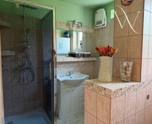 Na predaj 2,5-izbový byt s balkónom a záhradkou - Záriečie