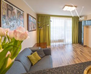 Na prenájom  velký  2 izbový byt v Bratislave v projekte -Slnečnice