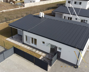 REZERVOVANÝ Na predaj 3 izbový bungalov v novej lokalite v obci Láb