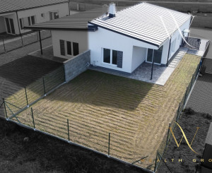 REZERVOVANÝ Na predaj 3 izbový bungalov v novej lokalite v obci Láb