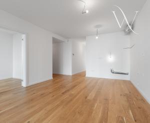 Na predaj krasný 3 izbový byt v centre mesta s dvoma parkovacími státiami