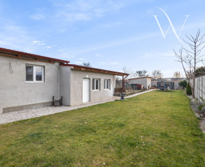 ZNÍŽENÁ CENA!!! SENEC – NA PREDAJ 2 samostatne stojace rodinné domy + podnikateľský priestor na 9,8 à pozemku