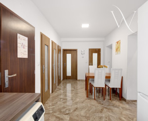 ZNÍŽENÁ CENA!!! SENEC – NA PREDAJ 2 samostatne stojace rodinné domy + podnikateľský priestor na 9,8 à pozemku