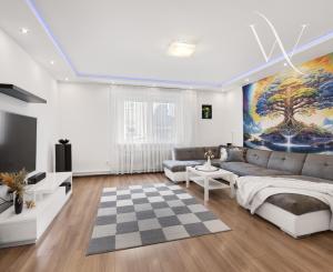 ZNÍŽENÁ CENA!!! SENEC – NA PREDAJ 2 samostatne stojace rodinné domy + podnikateľský priestor na 9,8 à pozemku