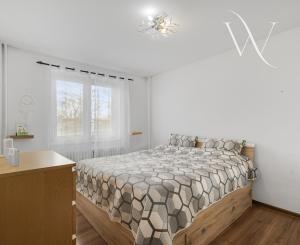 ZNÍŽENÁ CENA!!! SENEC – NA PREDAJ 2 samostatne stojace rodinné domy + podnikateľský priestor na 9,8 à pozemku