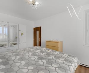 ZNÍŽENÁ CENA!!! SENEC – NA PREDAJ 2 samostatne stojace rodinné domy + podnikateľský priestor na 9,8 à pozemku