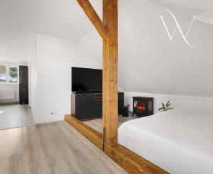 ZNÍŽENÁ CENA!!! SENEC – NA PREDAJ 2 samostatne stojace rodinné domy + podnikateľský priestor na 9,8 à pozemku