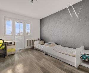 ZNÍŽENÁ CENA!!! SENEC – NA PREDAJ 2 samostatne stojace rodinné domy + podnikateľský priestor na 9,8 à pozemku