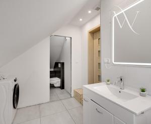 ZNÍŽENÁ CENA!!! SENEC – NA PREDAJ 2 samostatne stojace rodinné domy + podnikateľský priestor na 9,8 à pozemku