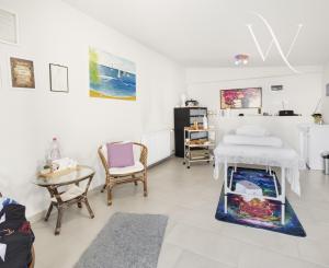 ZNÍŽENÁ CENA!!! SENEC – NA PREDAJ 2 samostatne stojace rodinné domy + podnikateľský priestor na 9,8 à pozemku