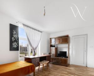 ZNÍŽENÁ CENA!!! SENEC – NA PREDAJ 2 samostatne stojace rodinné domy + podnikateľský priestor na 9,8 à pozemku