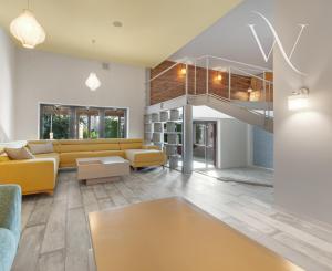 ZNÍŽENÁ CENA!!! SENEC – NA PREDAJ atraktívny, viacgeneračný 6 izbový rodinný dom s priestranným podnikateľským priestorom – polyfunkcia, v lukratívnej a vyhľadávanej časti mesta.