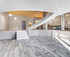 ZNÍŽENÁ CENA!!! SENEC – NA PREDAJ atraktívny, viacgeneračný 6 izbový rodinný dom s priestranným podnikateľským priestorom – polyfunkcia, v lukratívnej a vyhľadávanej časti mesta.