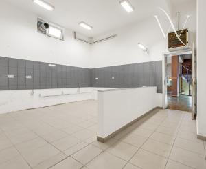 ZNÍŽENÁ CENA!!! SENEC – NA PREDAJ atraktívny, viacgeneračný 6 izbový rodinný dom s priestranným podnikateľským priestorom – polyfunkcia, v lukratívnej a vyhľadávanej časti mesta.