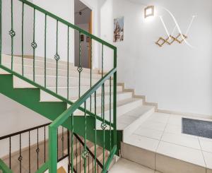 ZNÍŽENÁ CENA!!! SENEC – NA PREDAJ atraktívny, viacgeneračný 6 izbový rodinný dom s priestranným podnikateľským priestorom – polyfunkcia, v lukratívnej a vyhľadávanej časti mesta.