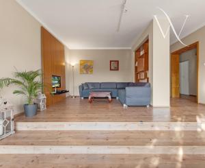 ZNÍŽENÁ CENA!!! SENEC – NA PREDAJ atraktívny, viacgeneračný 6 izbový rodinný dom s priestranným podnikateľským priestorom – polyfunkcia, v lukratívnej a vyhľadávanej časti mesta.