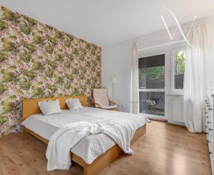 ZNÍŽENÁ CENA!!! SENEC – NA PREDAJ atraktívny, viacgeneračný 6 izbový rodinný dom s priestranným podnikateľským priestorom – polyfunkcia, v lukratívnej a vyhľadávanej časti mesta.