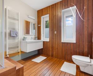 ZNÍŽENÁ CENA!!! SENEC – NA PREDAJ atraktívny, viacgeneračný 6 izbový rodinný dom s priestranným podnikateľským priestorom – polyfunkcia, v lukratívnej a vyhľadávanej časti mesta.