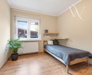 ZNÍŽENÁ CENA!!! SENEC – NA PREDAJ atraktívny, viacgeneračný 6 izbový rodinný dom s priestranným podnikateľským priestorom – polyfunkcia, v lukratívnej a vyhľadávanej časti mesta.