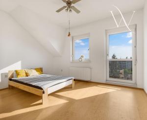 ZNÍŽENÁ CENA!!! SENEC – NA PREDAJ atraktívny, viacgeneračný 6 izbový rodinný dom s priestranným podnikateľským priestorom – polyfunkcia, v lukratívnej a vyhľadávanej časti mesta.