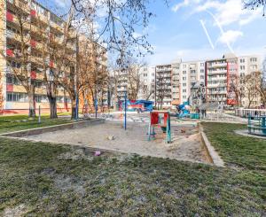 PREDAJ Moderného a priestranného 2,5 izbový bytu v srdci Ružinova