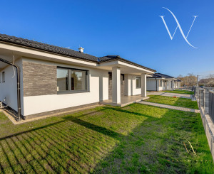 Kvetoslavov, okr. DS – POSLEDNÝ VOĽNÝ! - na predaj samostatná NOVOSTAVBA 5 izbového, tehlového RD – bungalov v súkromnej ulici, len 15 min. od Bratislavy